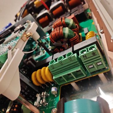 Falownik SolarEdge od środka