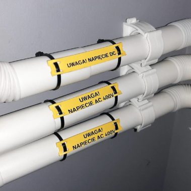 Prowadzenie przewodów PV wraz z opisami