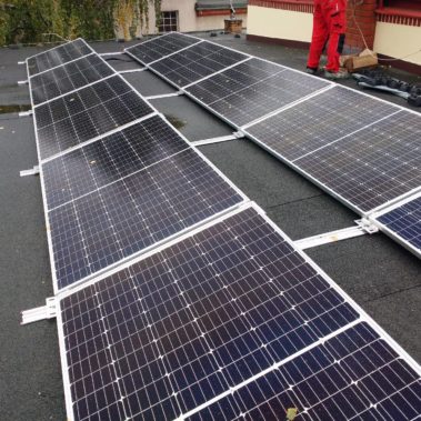 Instalacja fotowoltaiczna na dachu płaskim Poznań