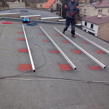 Uszczelnienia haków montażowych PV