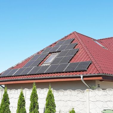 Instalacja PV na wielu połaciach dachu Poznań
