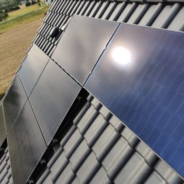 Moduły Full Black z bliska